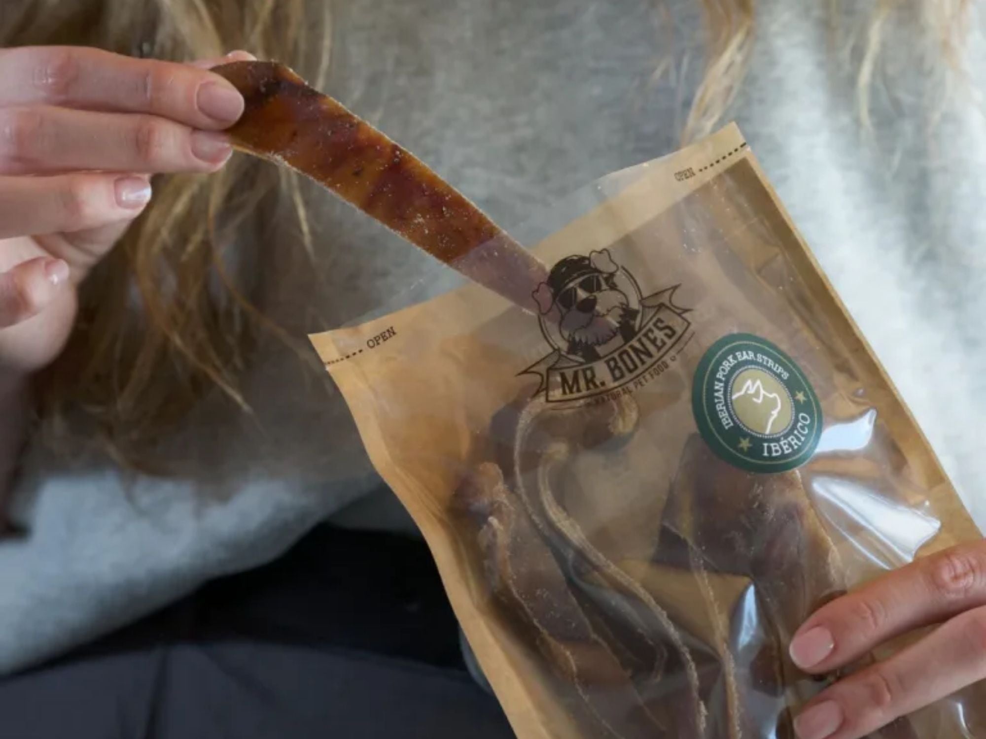 Mr. Bones Natural Snacks lufttørkede strimler av iberisk griseøre 70 g