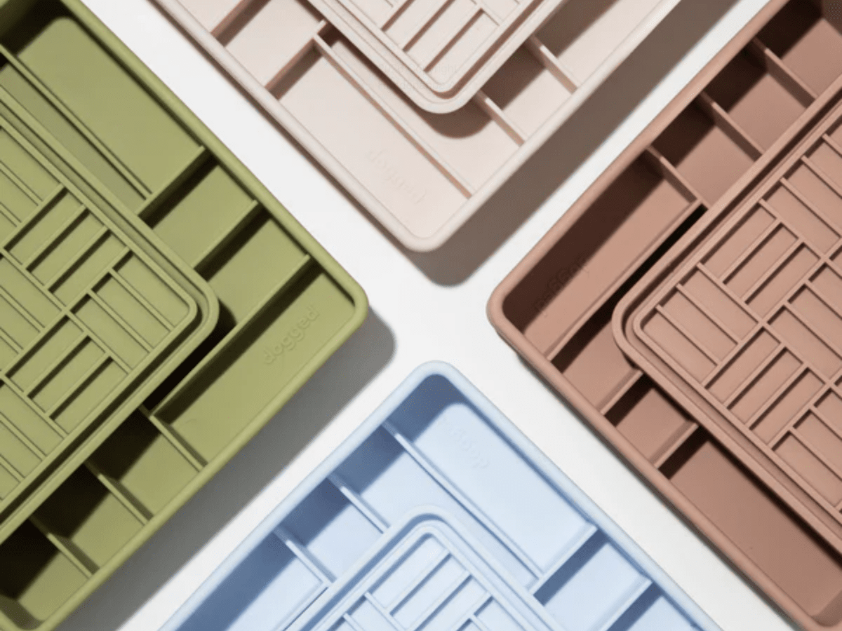 Dogged parkett 3 i 1 slow feeder, matboks og slikkematte - Hundepappa